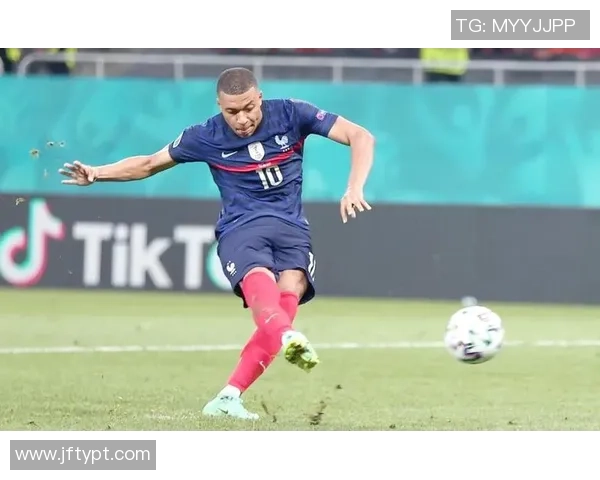 回顾2001年法国足球明星的辉煌成就与传奇瞬间